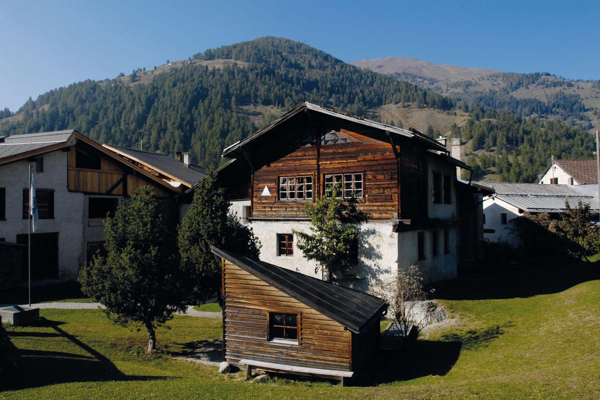 Sta-Maria Youth Hostel Santa Maria Val Müstair Exterior photo