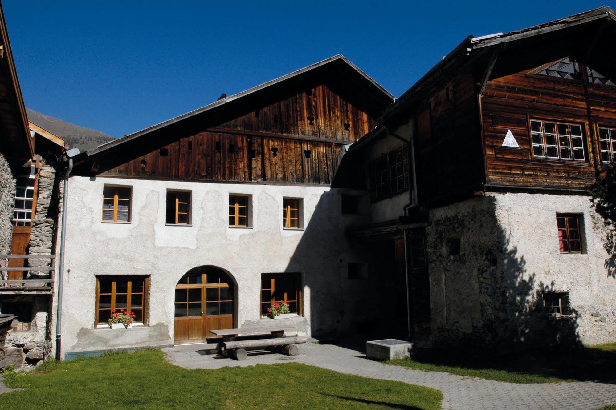 Sta-Maria Youth Hostel Santa Maria Val Müstair Exterior photo