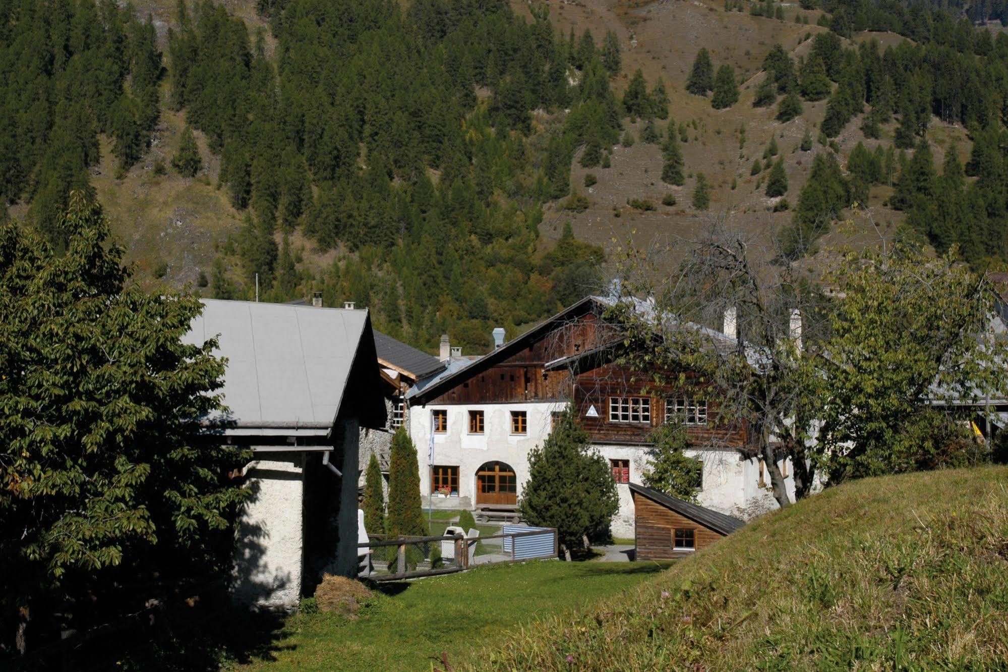 Sta-Maria Youth Hostel Santa Maria Val Müstair Exterior photo