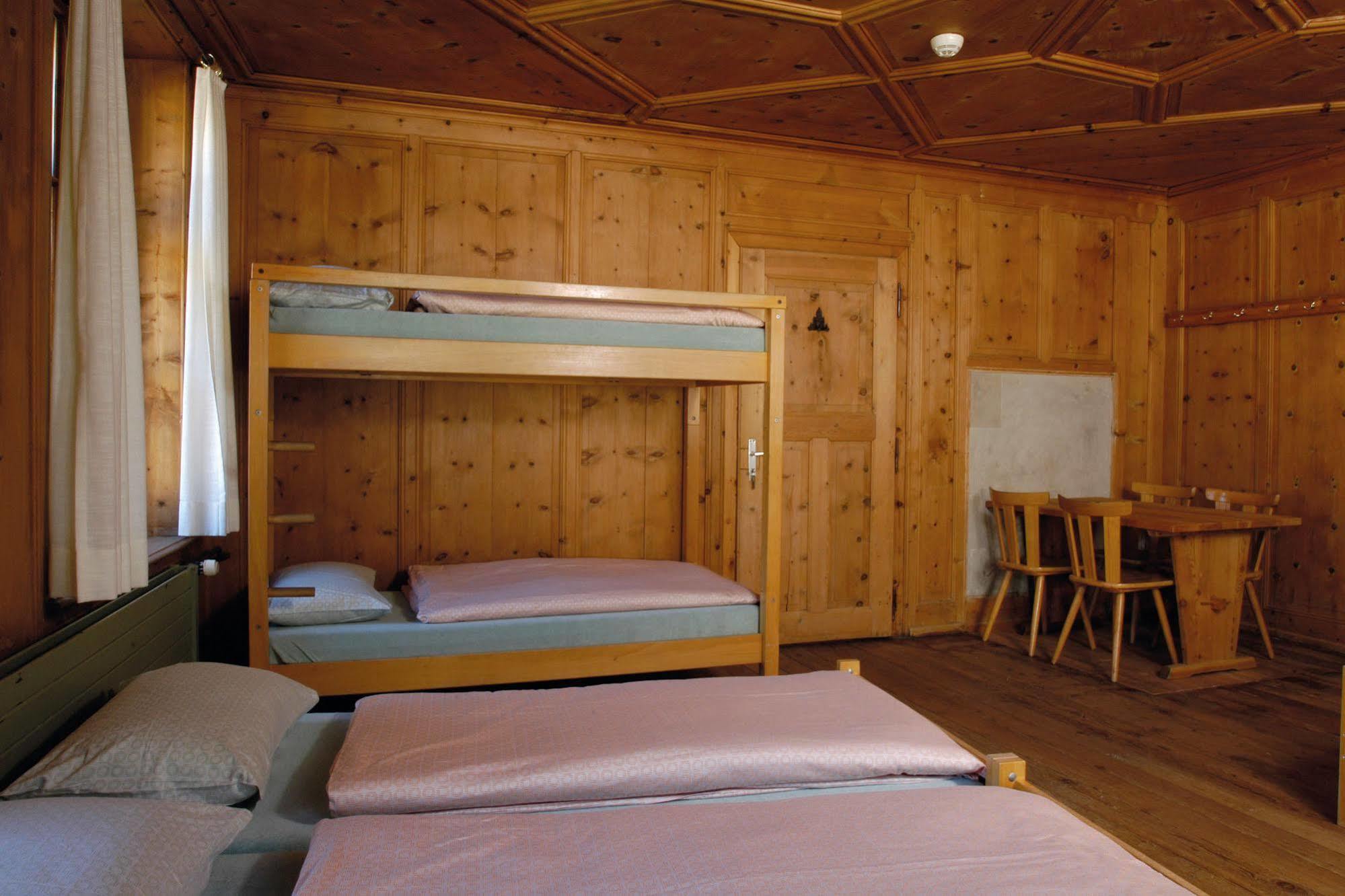 Sta-Maria Youth Hostel Santa Maria Val Müstair Exterior photo